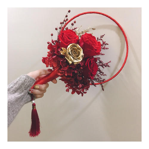 秀禾服配什么手捧花 穿秀禾搭配手捧花颜色