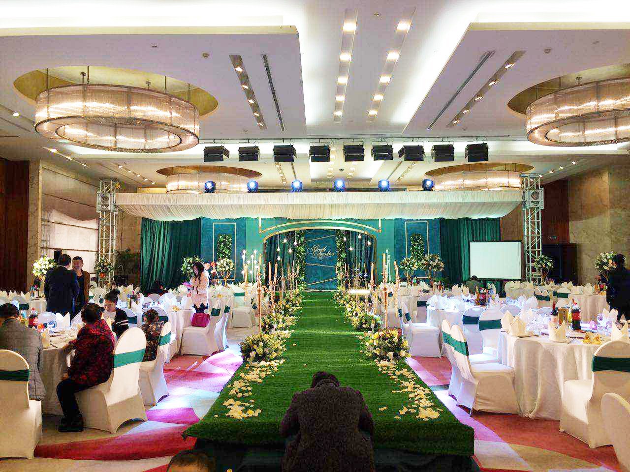 婚礼上婚宴的价格 在酒店办婚宴的价格