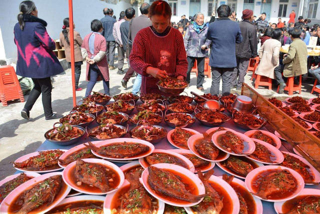 结婚酒席一般多少菜 农村办酒席菜谱10个菜