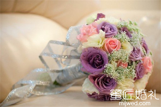 不同手捧花的寓意