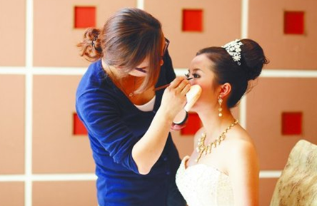 化妆需要什么化妆品 化妆新手必备7种化妆品