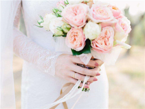 手捧花用什么花比较好