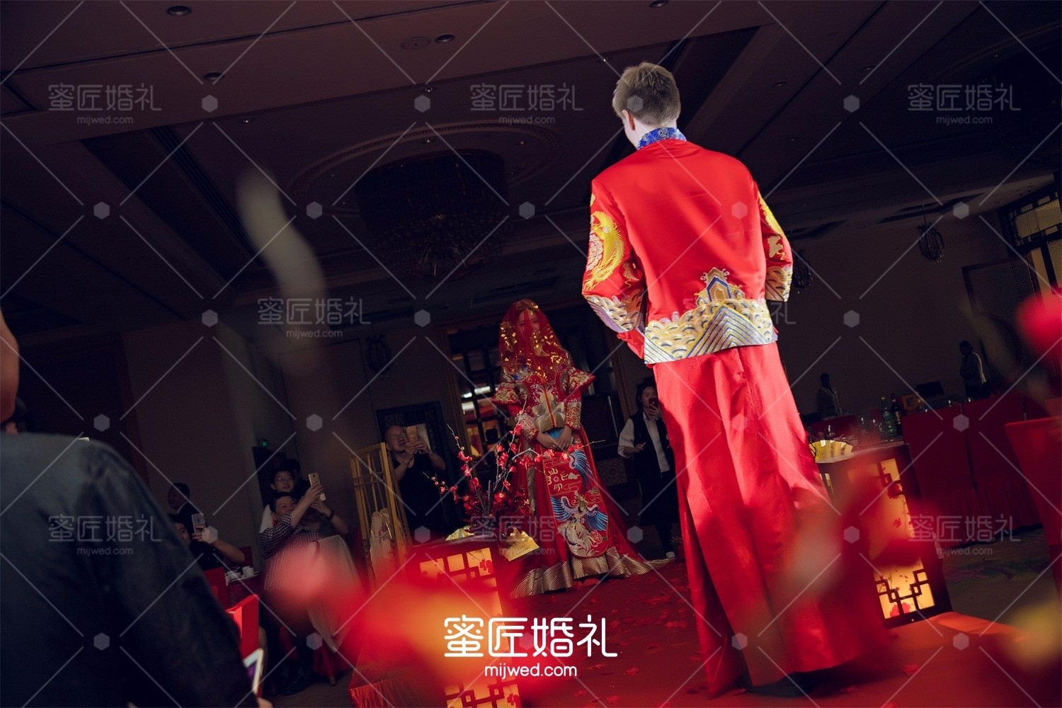 新郎对新娘的保证书范文 新娘让新郎读的保证书