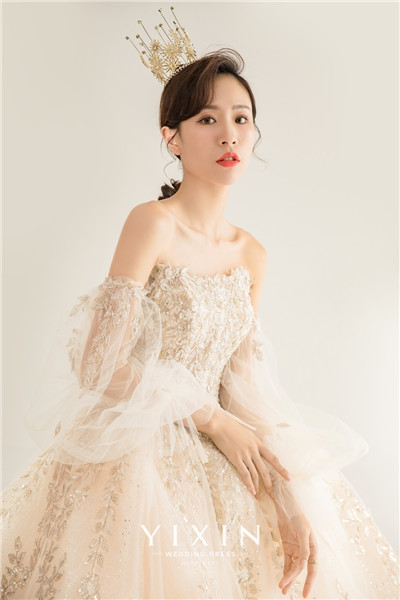 高级定制女装晚礼服