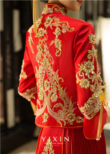 中式红色结婚礼服图片