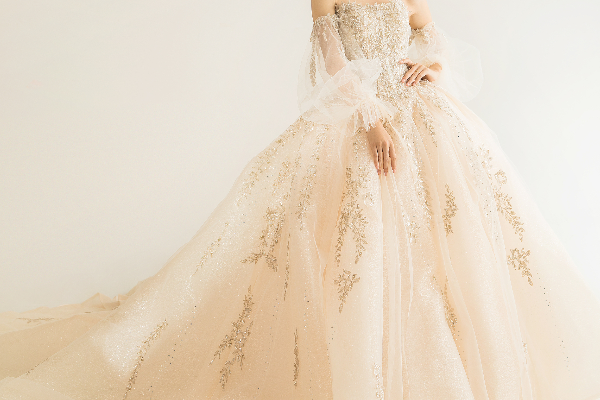 一套婚纱大约多少钱