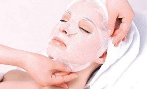 敷面膜时一定要躺着吗