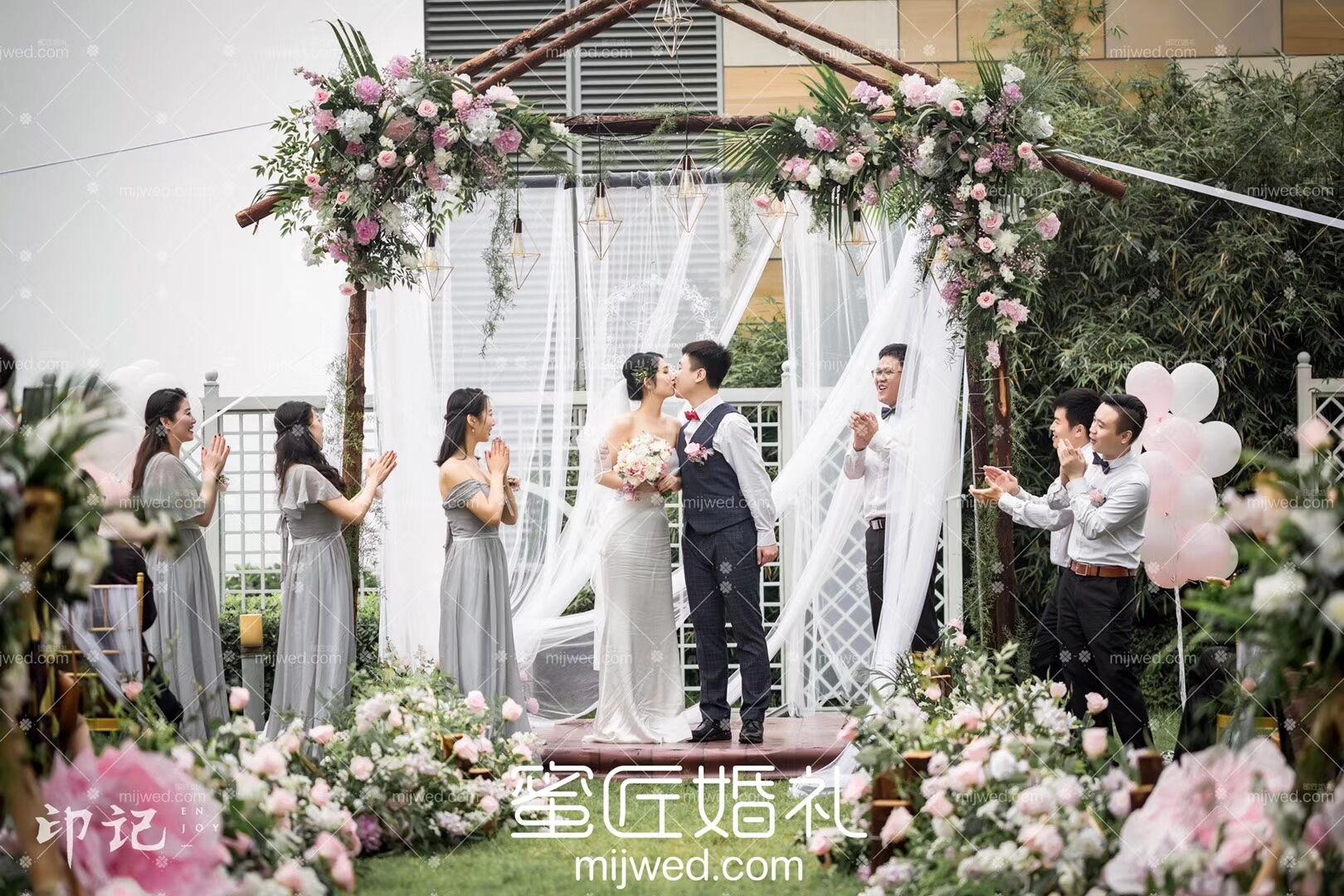 订婚是在男方家还是女方家 订婚是在女方还是男方