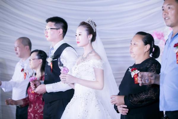 婆婆婚礼服装有出租的吗