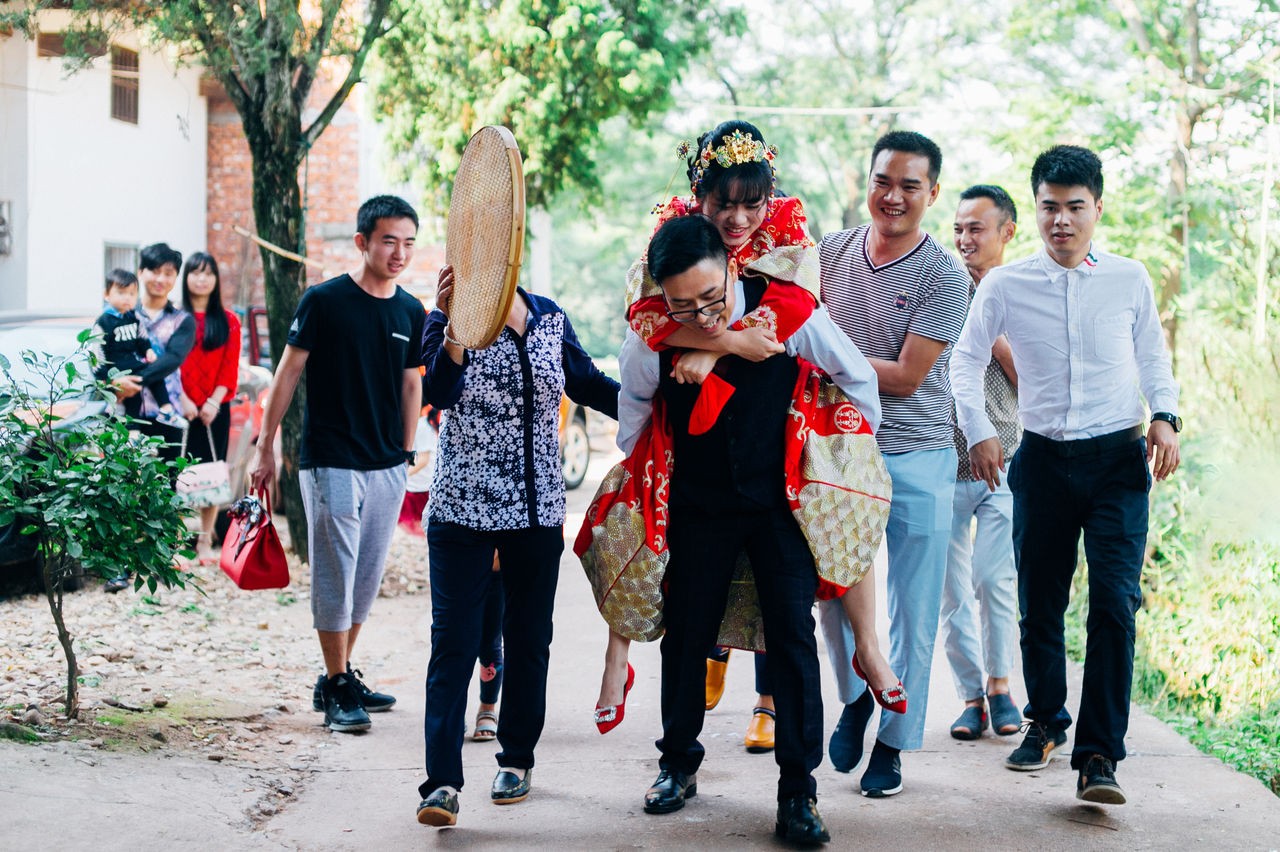 结婚堵门游戏什么时候玩 接亲堵门游戏一般玩多久