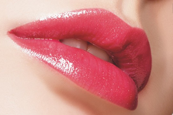 嘴唇黑怎样变回红润 嘴唇发黑如何恢复粉嫩