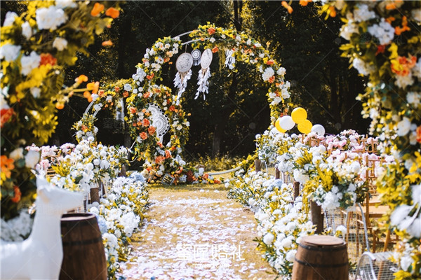 老婆生日怎么发朋友圈简短 老婆生日朋友圈配文