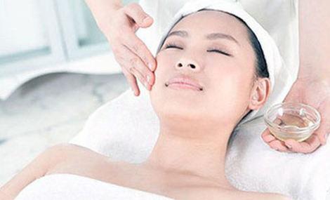 鼻子塌的人怎样使鼻梁变高 怎么让塌鼻子变挺