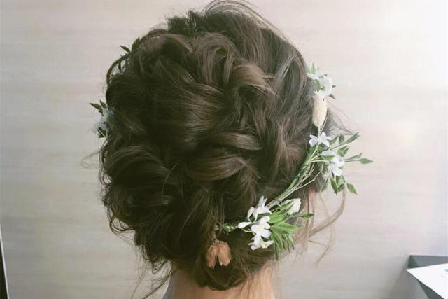 结婚妆容及发型图片 新娘盘头发型图片