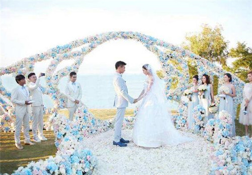 淡蓝色主题婚礼效果图 白色配浅蓝色婚礼主题
