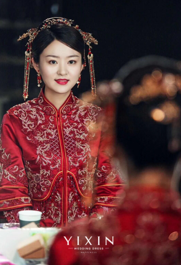 中国传统婚纱凤冠霞帔