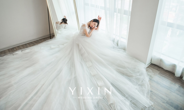 新郎中式结婚礼服