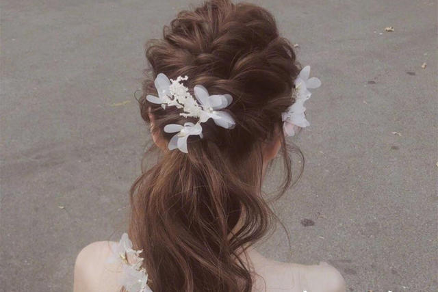 适合晚会女主持发型