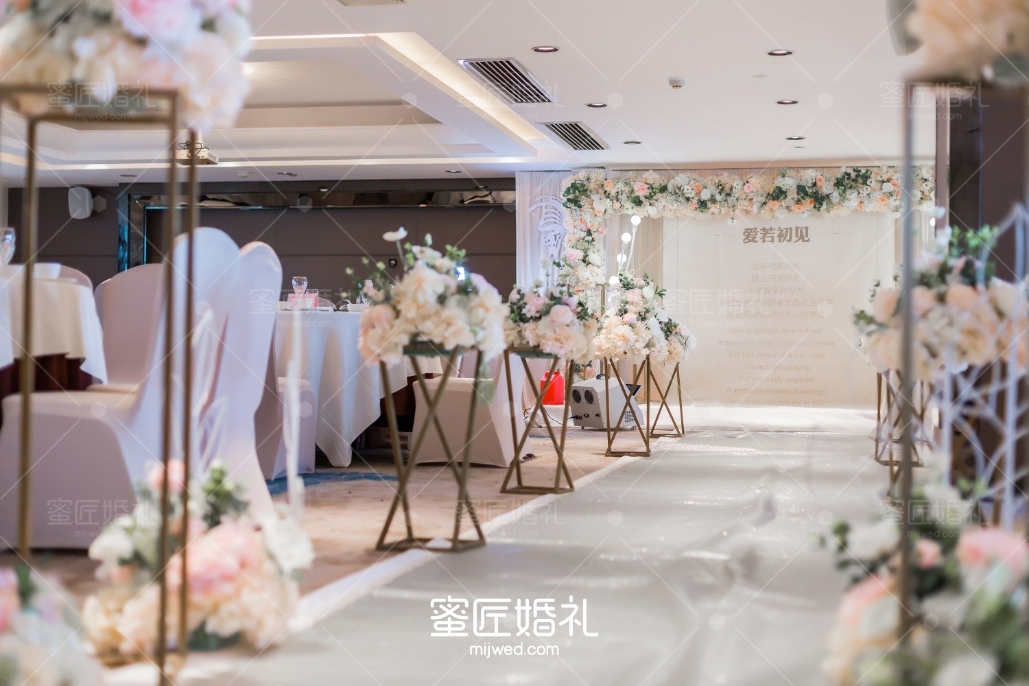 女生握手礼仪图解