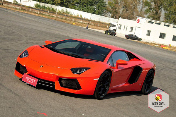 下文是蜜匠婚礼网精心整理的一篇关于广州宝马婚车多少钱一天以及广州租宝马婚车一天多少钱,咱们一起来看看吧。