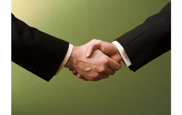 跟领导握手单手还是双手