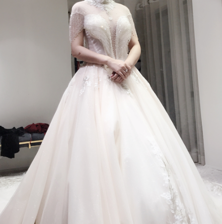 中式婚礼三套衣服一般顺序 举办中式婚礼穿几件衣服