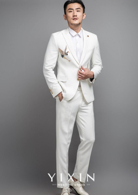 白色西装