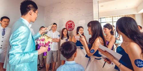 婚礼敬酒整新郎的招数 结婚敬酒捉弄新人节目