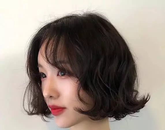 2020较洋气的减龄发型