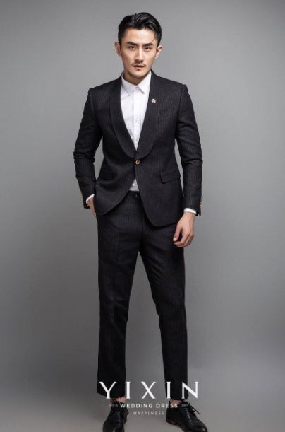 黑灰色细条纹单排一扣套西