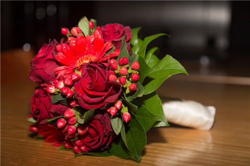 用手捧花发朋友圈唯美语录