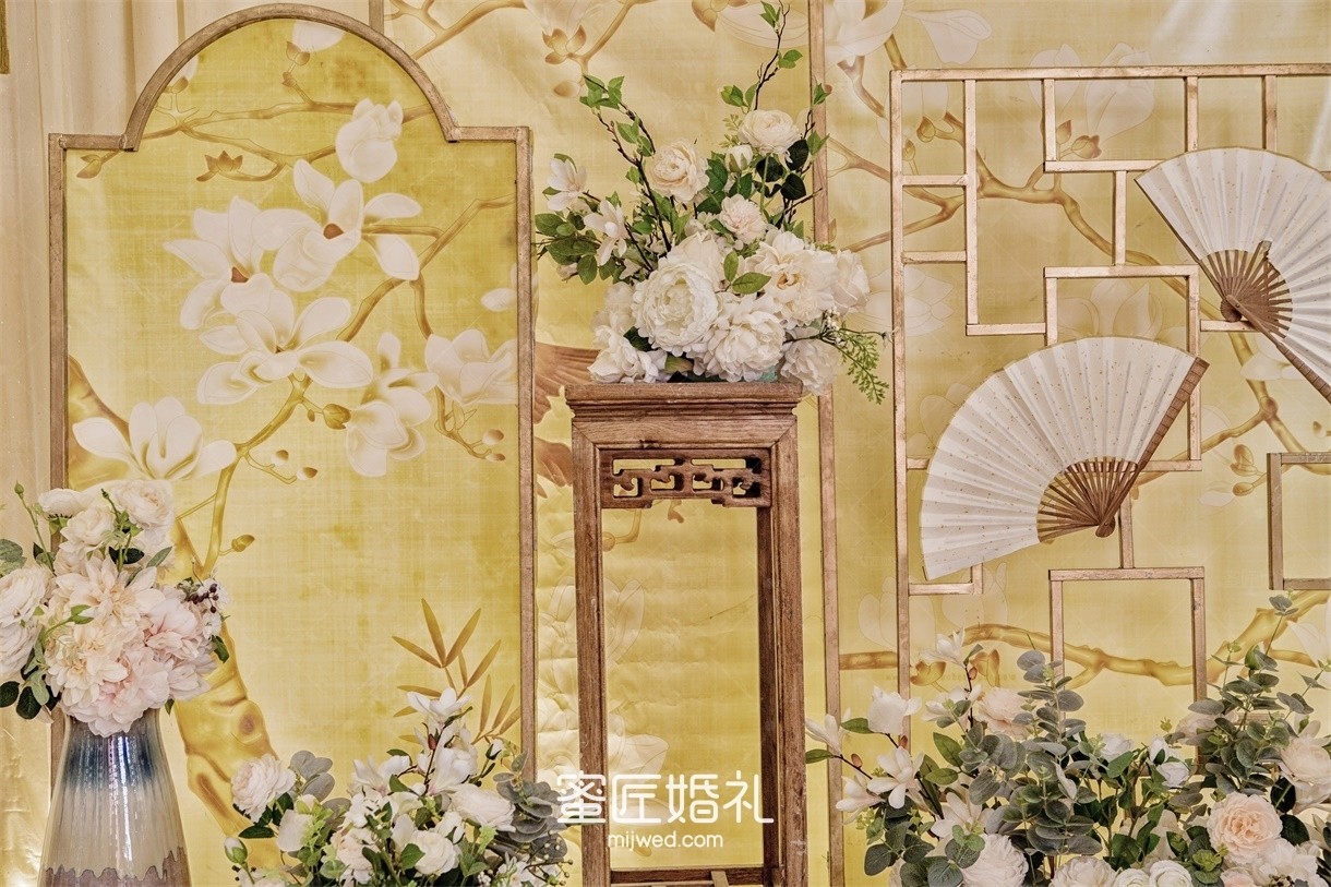 女生晒婚纱照配什么句子