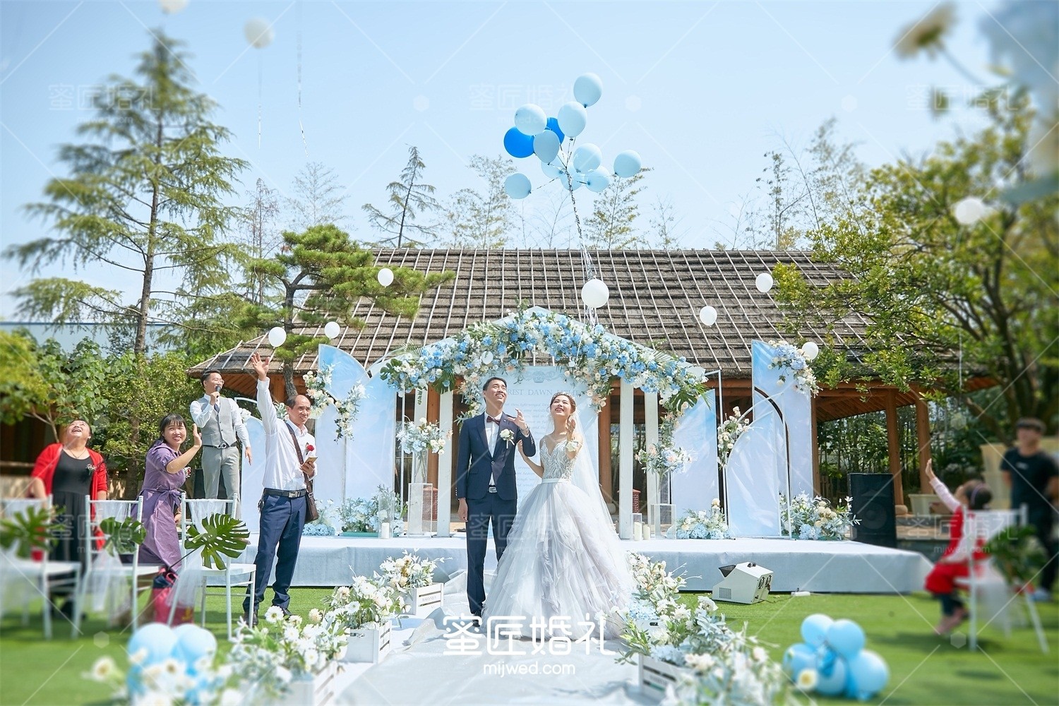 婚纱照挂床头的正确图