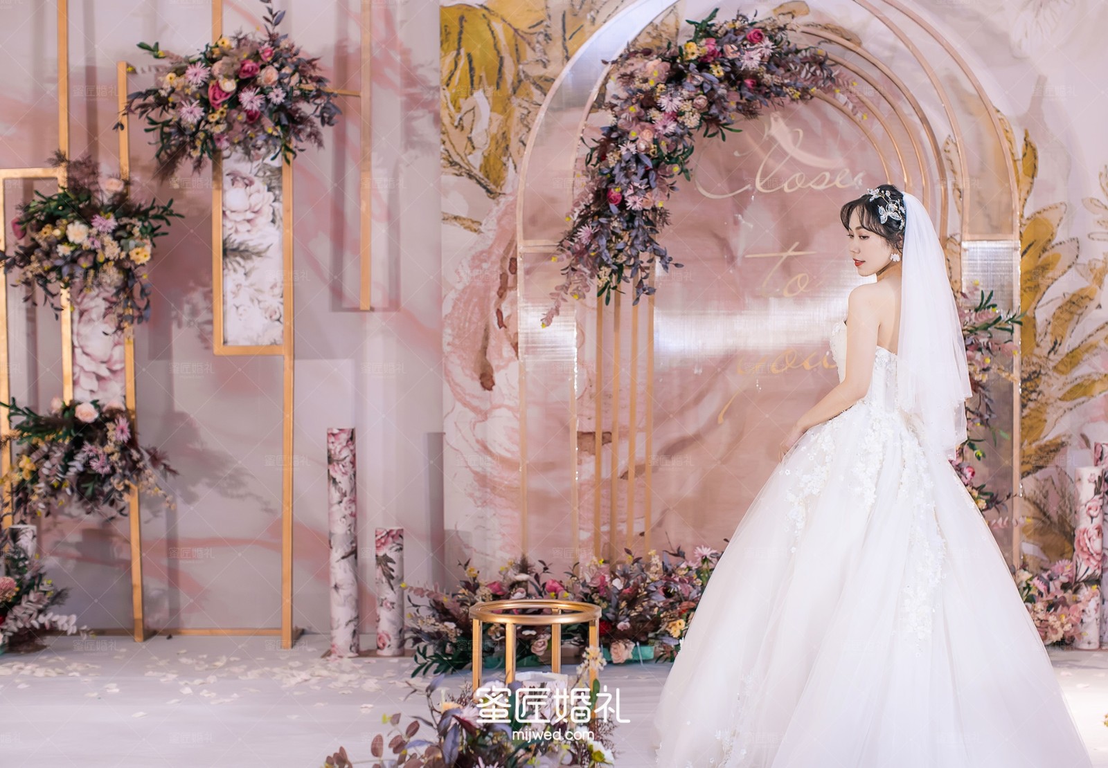 婚纱照怎么挂好看 婚纱照悬挂的注意事项