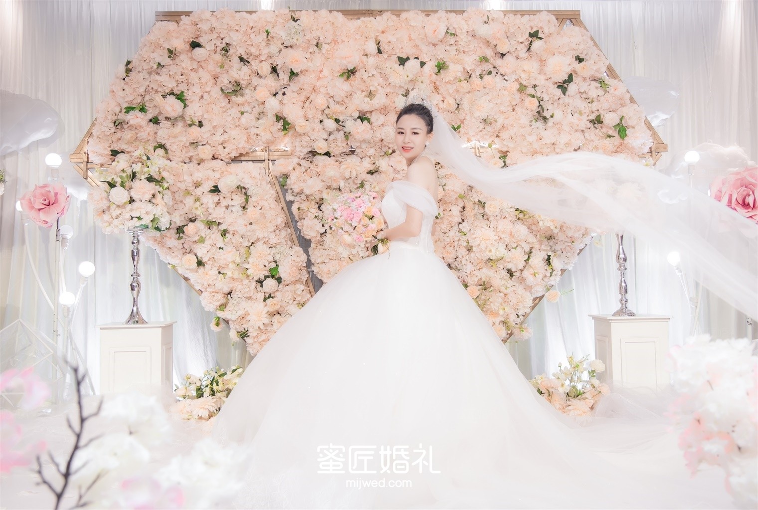 适合晒婚纱照的搞笑句子