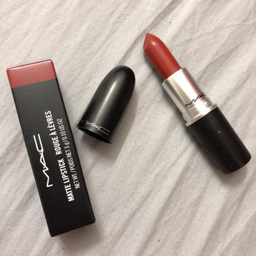 一次和女生见面送什么礼物好