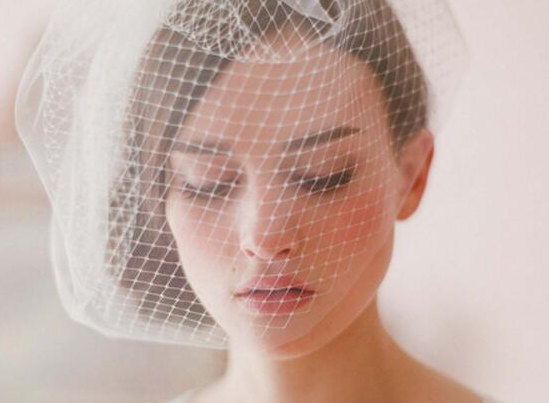 现在流行的新娘发型