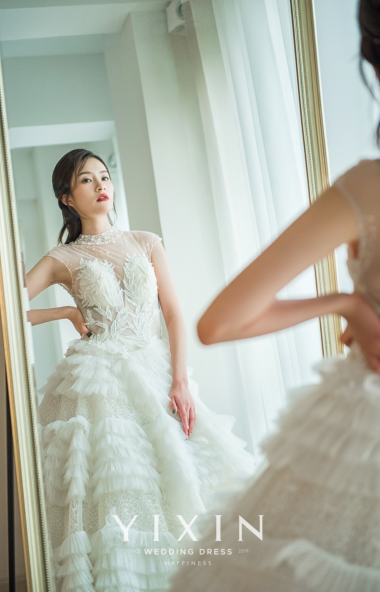 女士参加年会着装搭配 公司年会礼服怎么穿