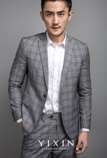参加婚礼男的穿什么 