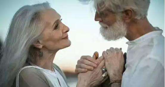 婚礼现场用什么音乐好 适合农村婚庆唱的歌曲