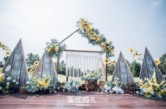 女的参加婚礼需要注意什么 