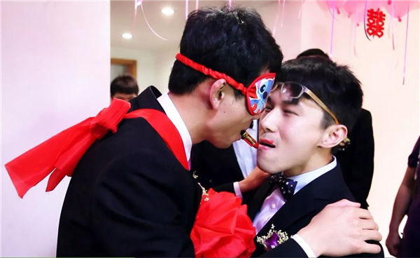 结婚搞笑雷人横幅 结婚横幅恶搞新郎标语