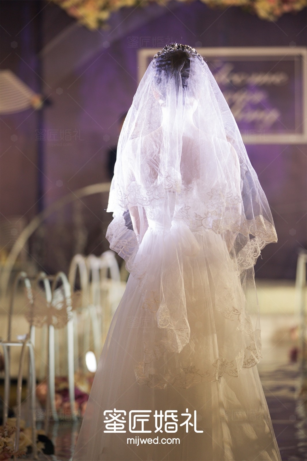 白婚纱配什么颜色的鞋