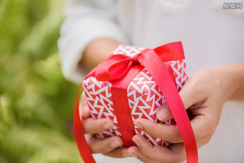 送女朋友情人节礼物什么好 送女朋友情人节礼物