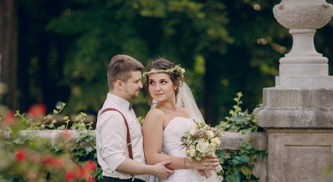 女孩晒结婚证的句子幽默 领证幽默说说心情短语
