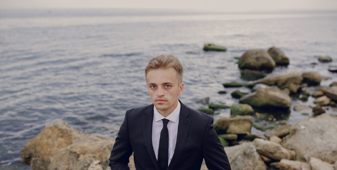 结婚证晒朋友圈的话