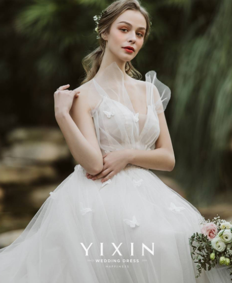 胸小适合什么婚纱