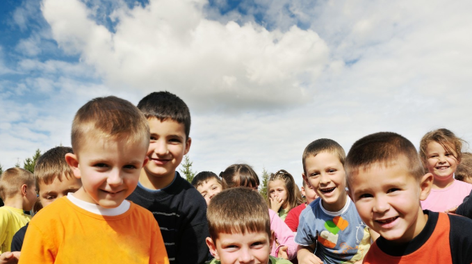 小学生向一线医务人员致敬 致敬在一线医护人员的话