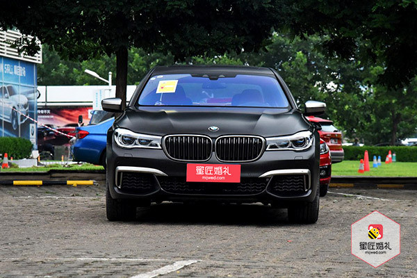 红色奔驰婚车贵吗 奔驰婚车租赁价格