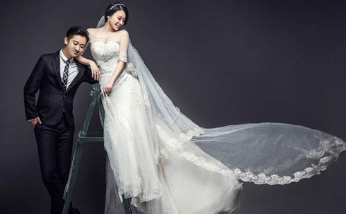 拖尾婚纱长度怎么选 拖尾婚纱挑选有何技巧